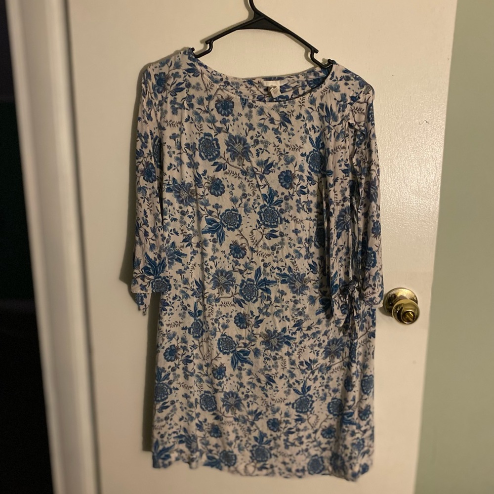 Split-tie sleeve floral dress